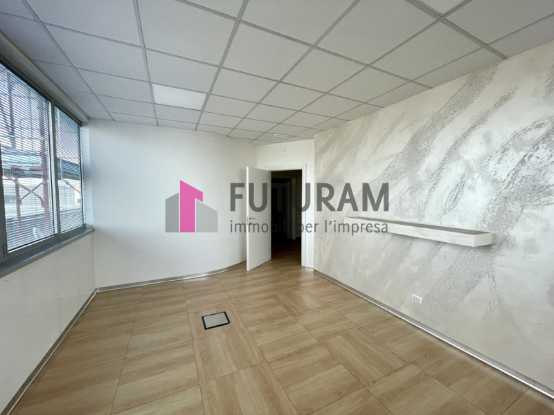 RIF: V117NM - PADOVA - PER INFO 340 335 8378 - 0444/310220

Propongo in vendita un ufficio di 100...