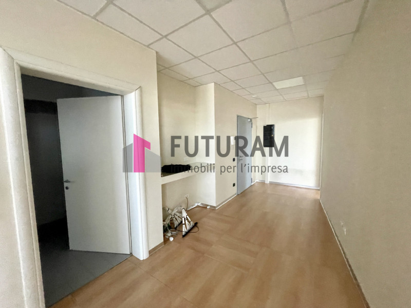 RIF: V117NM - PADOVA - PER INFO 340 335 8378 - 0444/310220

Propongo in vendita un ufficio di 100...