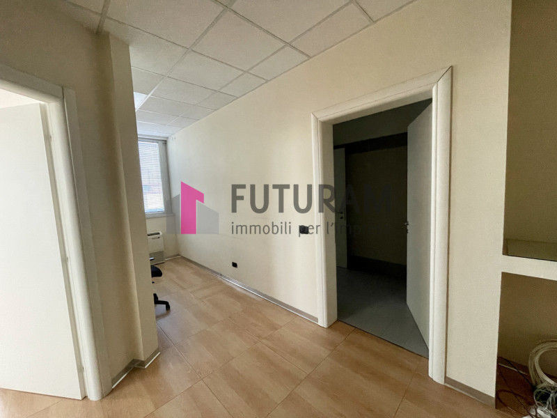 RIF: V117NM - PADOVA - PER INFO 340 335 8378 - 0444/310220

Propongo in vendita un ufficio di 100...