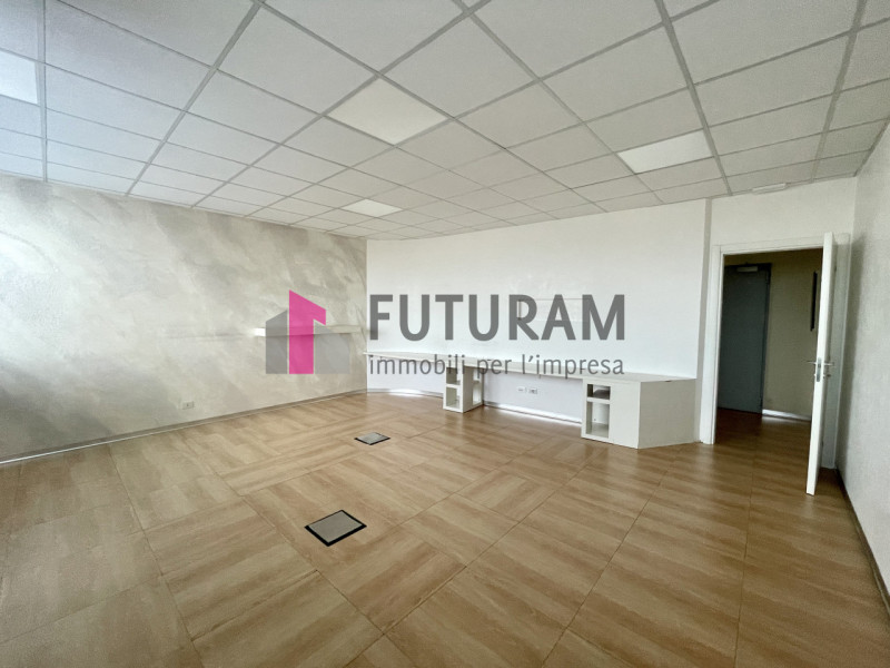 RIF: V117NM - PADOVA - PER INFO 340 335 8378 - 0444/310220

Propongo in vendita un ufficio di 100...