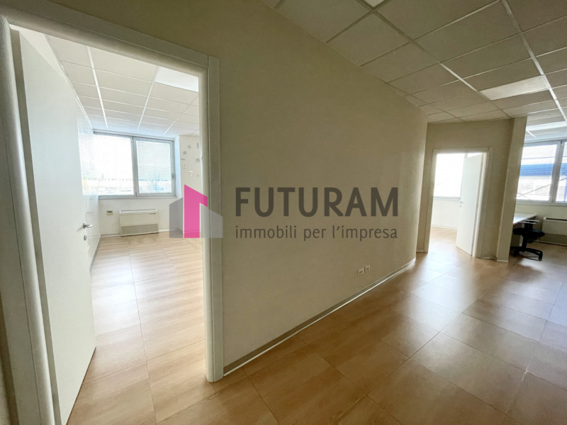 RIF: V117NM - PADOVA - PER INFO 340 335 8378 - 0444/310220

Propongo in vendita un ufficio di 100...