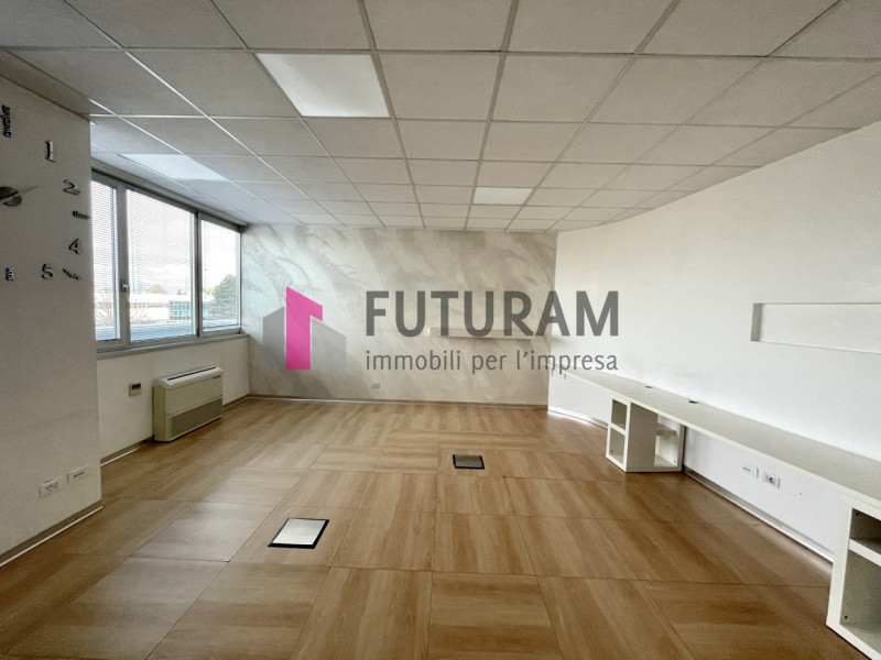 RIF: A117NM - PADOVA - PER INFO 340 335 8378 - 0444/310220

Propongo in affitto un ufficio di 100...