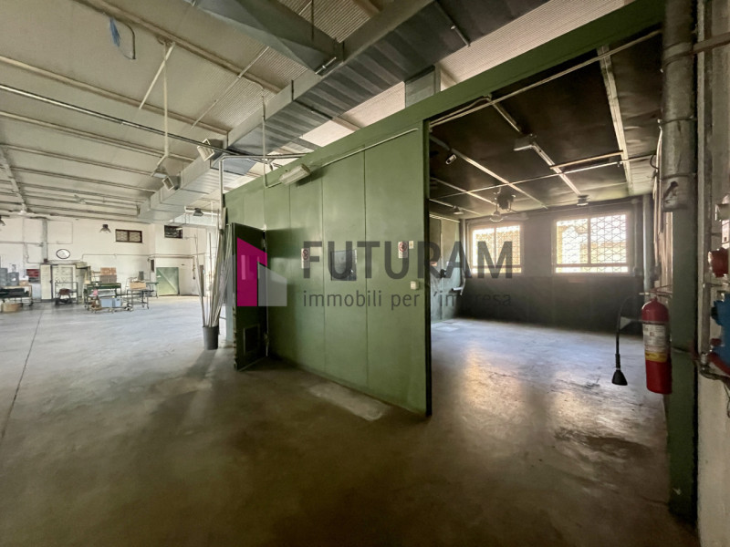 RIF: 118NM - PADOVA - PER INFO 340 335 8378 - 0444/310220

Propongo in vendita un capannone di 16...