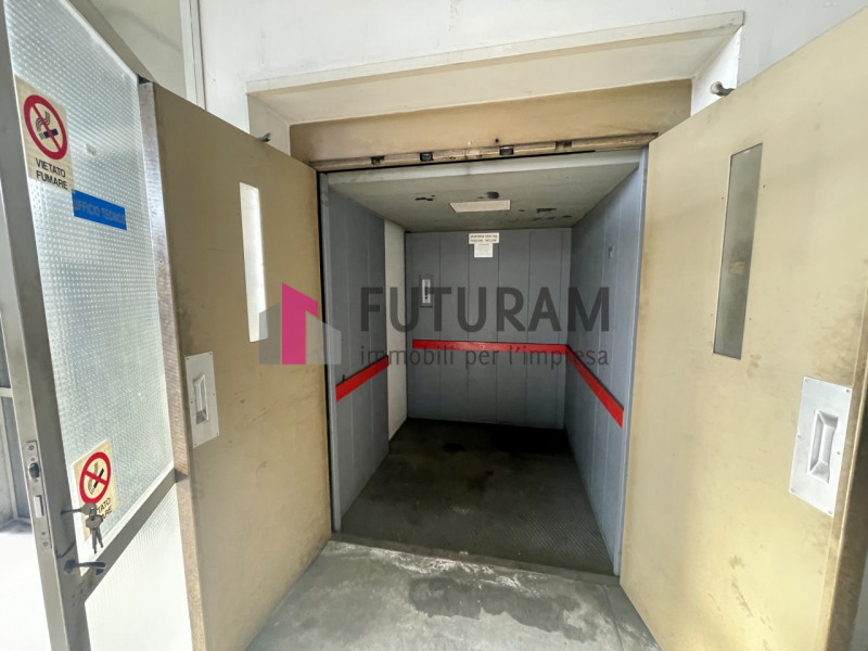 RIF: 118NM - PADOVA - PER INFO 340 335 8378 - 0444/310220

Propongo in vendita un capannone di 16...