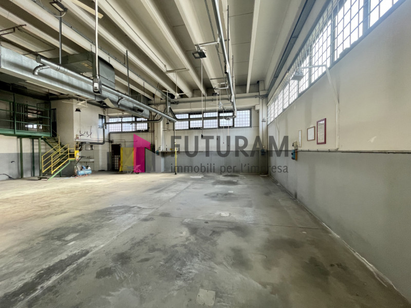 RIF: 118NM - PADOVA - PER INFO 340 335 8378 - 0444/310220

Propongo in vendita un capannone di 16...