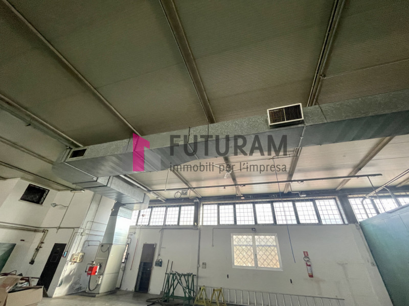 RIF: 118NM - PADOVA - PER INFO 340 335 8378 - 0444/310220

Propongo in vendita un capannone di 16...