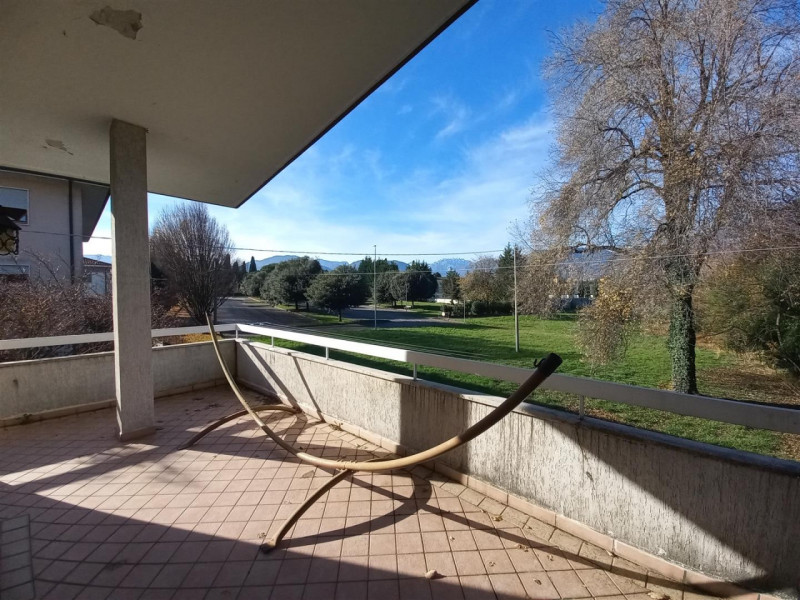 SCHIO, ZONA SANTA CROCE: VILLA INDIPENDENTE CON AMPIO GIARDINO, COD. 4580, EURO 345.000

A pochi ...