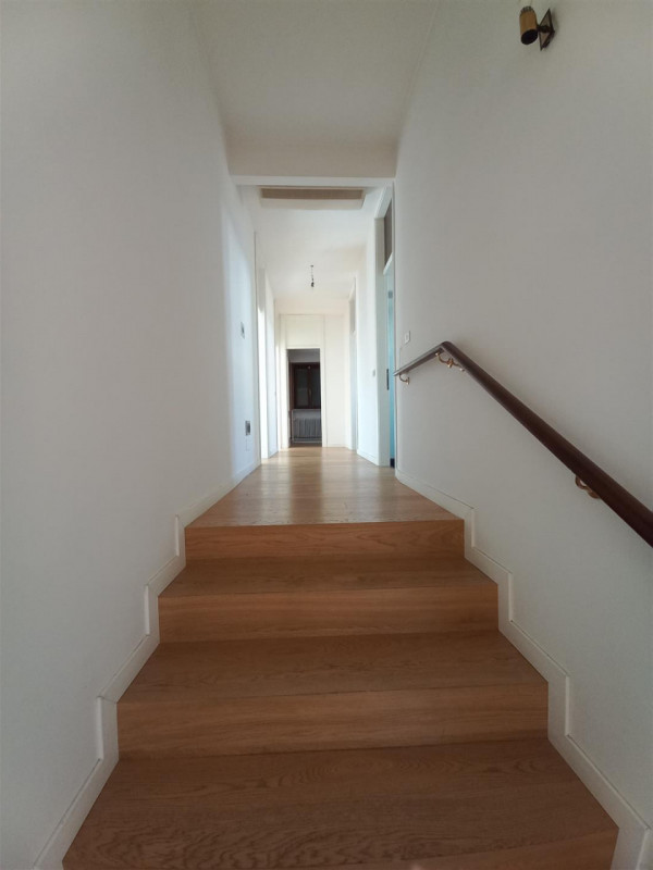 SCHIO, ZONA SANTA CROCE: VILLA INDIPENDENTE CON AMPIO GIARDINO, COD. 4580, EURO 345.000

A pochi ...