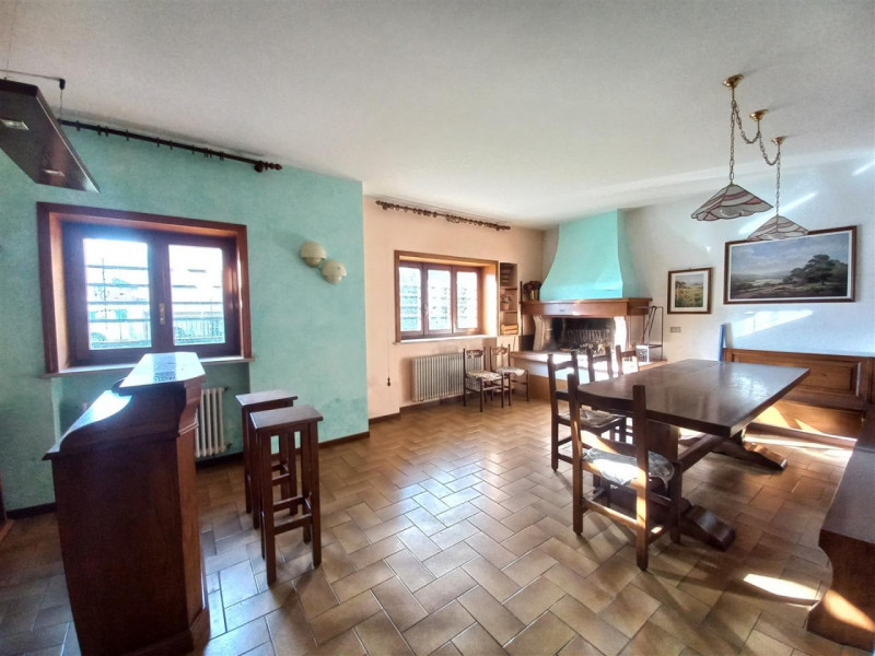 SCHIO, ZONA SANTA CROCE: VILLA INDIPENDENTE CON AMPIO GIARDINO, COD. 4580, EURO 345.000

A pochi ...