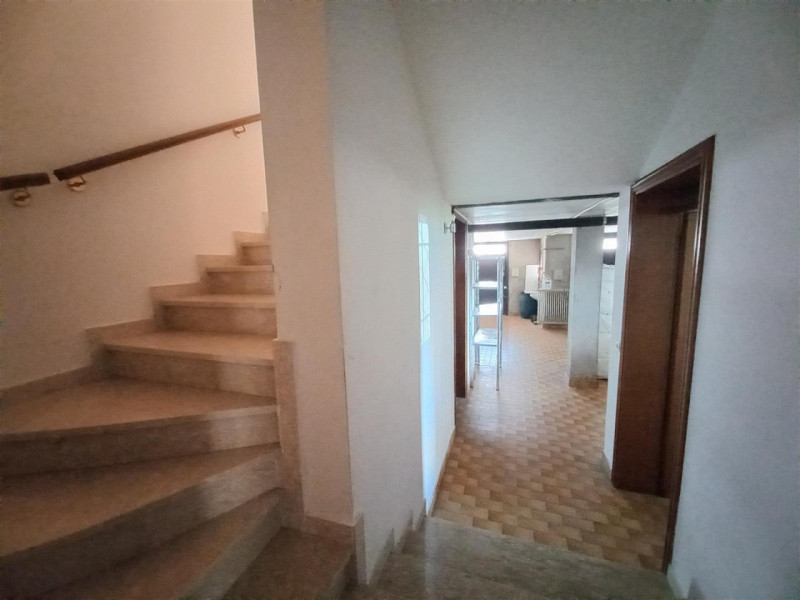 SCHIO, ZONA SANTA CROCE: VILLA INDIPENDENTE CON AMPIO GIARDINO, COD. 4580, EURO 345.000

A pochi ...