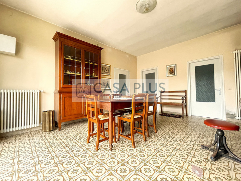 Tombolo, a due passi dal centro del paese, comoda a tutti i servizi, proponiamo in vendita casa i...