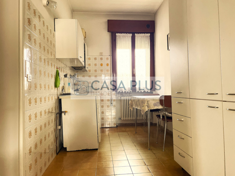 Tombolo, a due passi dal centro del paese, comoda a tutti i servizi, proponiamo in vendita casa i...