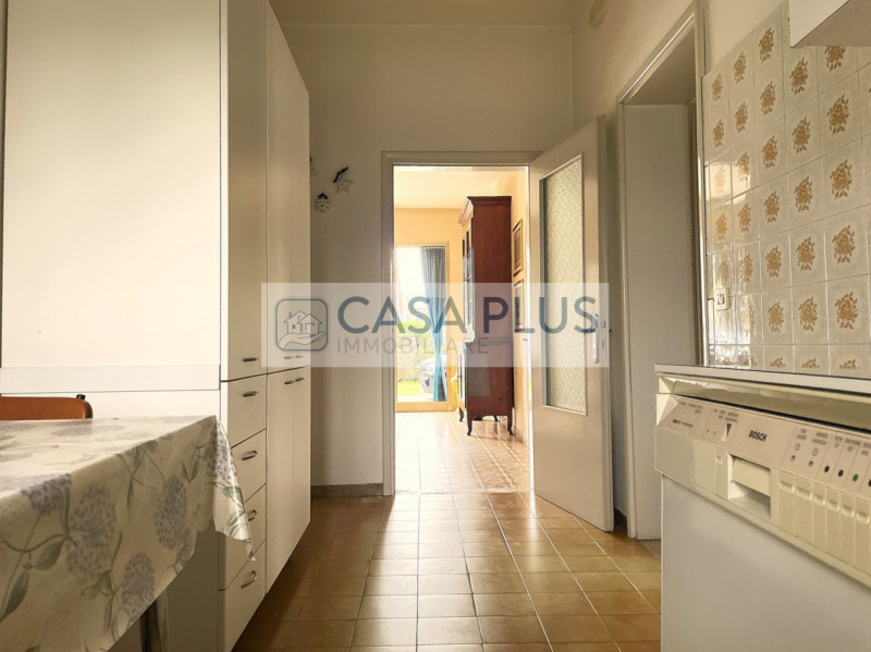 Tombolo, a due passi dal centro del paese, comoda a tutti i servizi, proponiamo in vendita casa i...