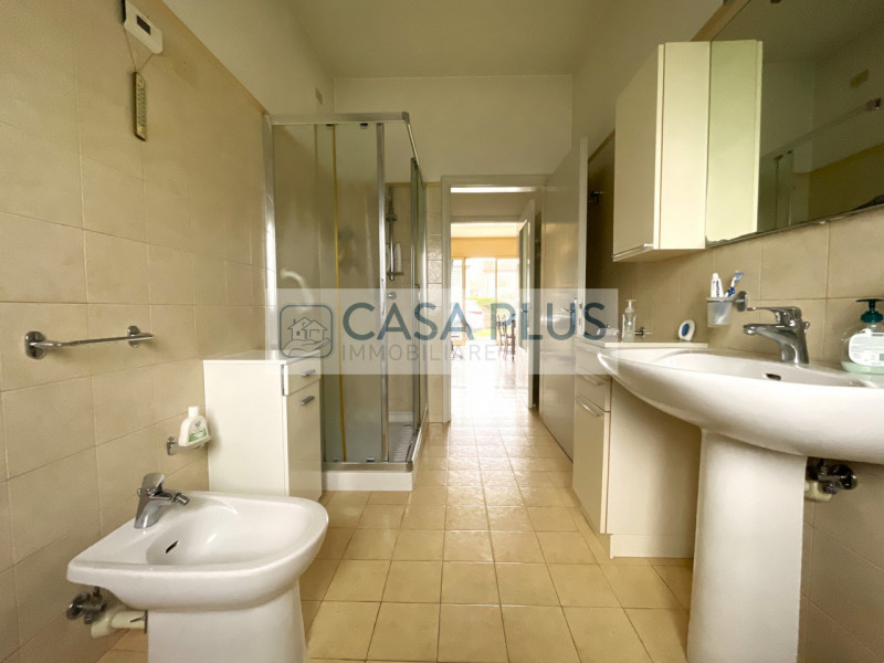 Tombolo, a due passi dal centro del paese, comoda a tutti i servizi, proponiamo in vendita casa i...