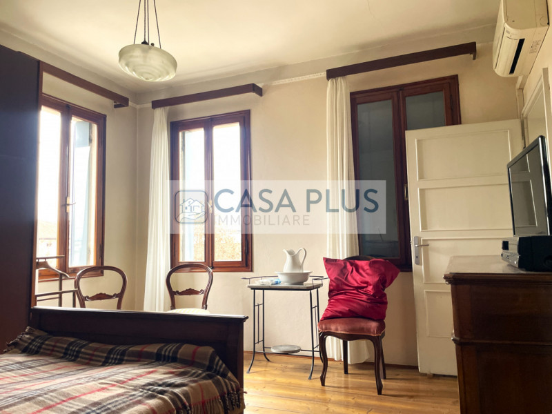 Tombolo, a due passi dal centro del paese, comoda a tutti i servizi, proponiamo in vendita casa i...