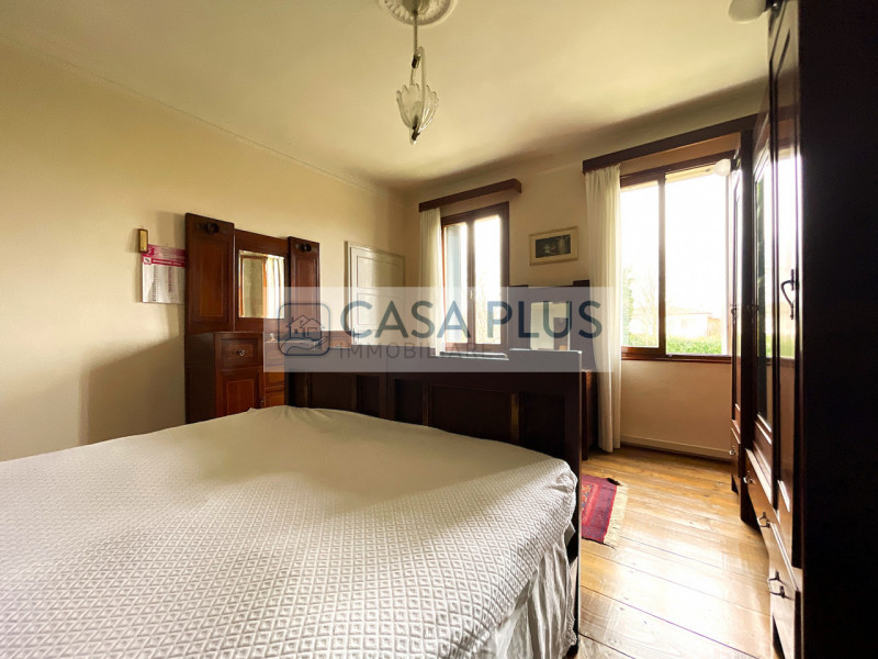 Tombolo, a due passi dal centro del paese, comoda a tutti i servizi, proponiamo in vendita casa i...