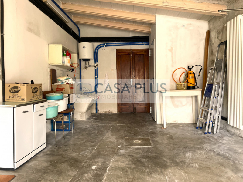 Tombolo, a due passi dal centro del paese, comoda a tutti i servizi, proponiamo in vendita casa i...