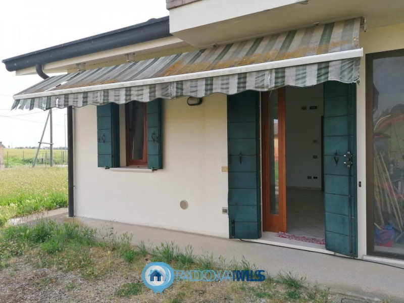 Immobile in esclusiva al Gruppo Padova MLS

CODEVIGO - Loc. ROSARA. 

Inserita su lotto di ca. 1....