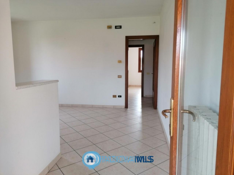 Immobile in esclusiva al Gruppo Padova MLS

CODEVIGO - Loc. ROSARA. 

Inserita su lotto di ca. 1....