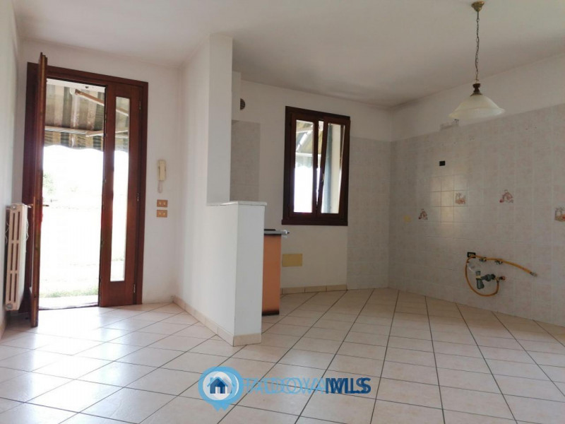 Immobile in esclusiva al Gruppo Padova MLS

CODEVIGO - Loc. ROSARA. 

Inserita su lotto di ca. 1....