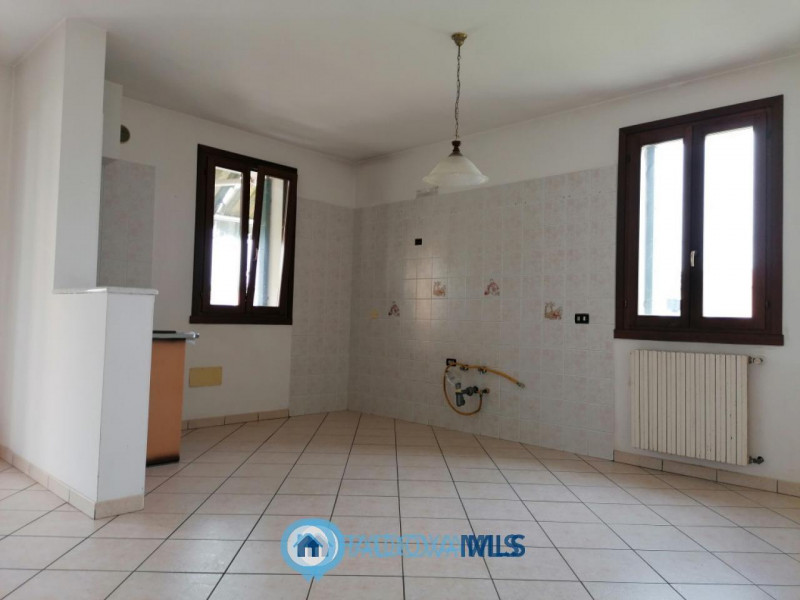 Immobile in esclusiva al Gruppo Padova MLS

CODEVIGO - Loc. ROSARA. 

Inserita su lotto di ca. 1....