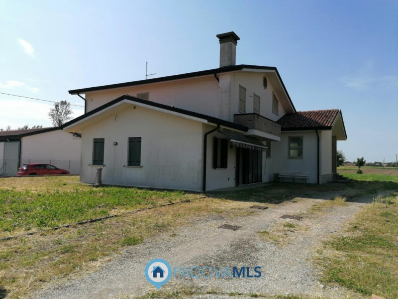 Immobile in esclusiva al Gruppo Padova MLS

CODEVIGO - Loc. ROSARA. 

Inserita su lotto di ca. 1....