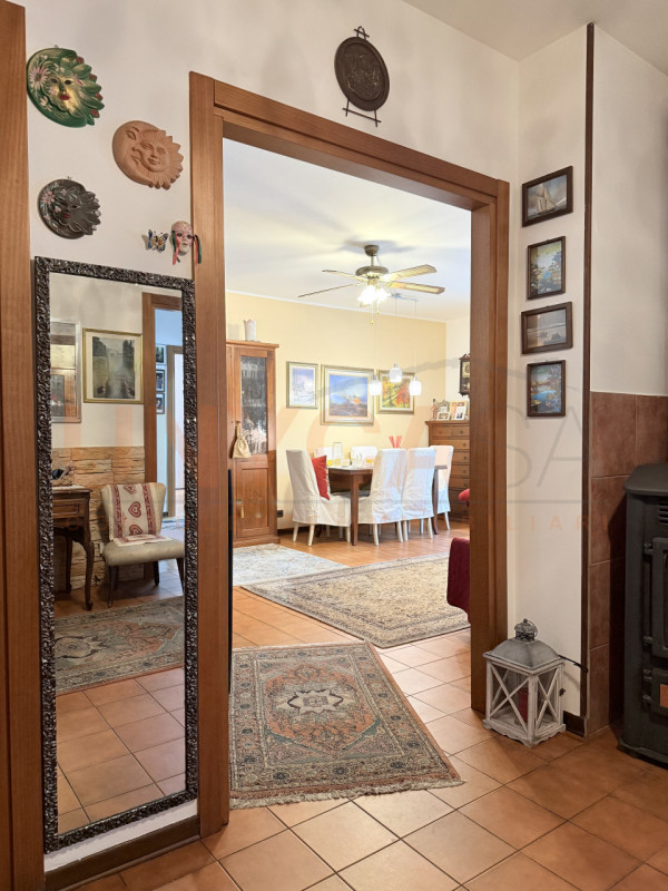 RUBANO: proponiamo in vendita un luminoso appartamento di generose metrature, situato al secondo ...