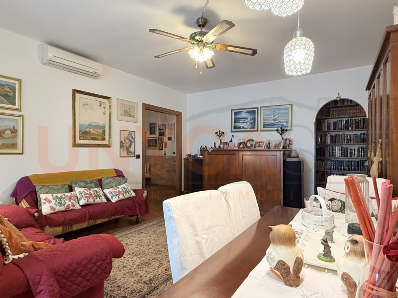 RUBANO: proponiamo in vendita un luminoso appartamento di generose metrature, situato al secondo ...