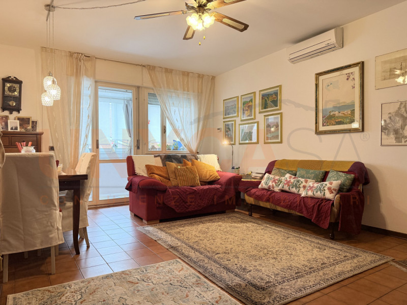 RUBANO: proponiamo in vendita un luminoso appartamento di generose metrature, situato al secondo ...