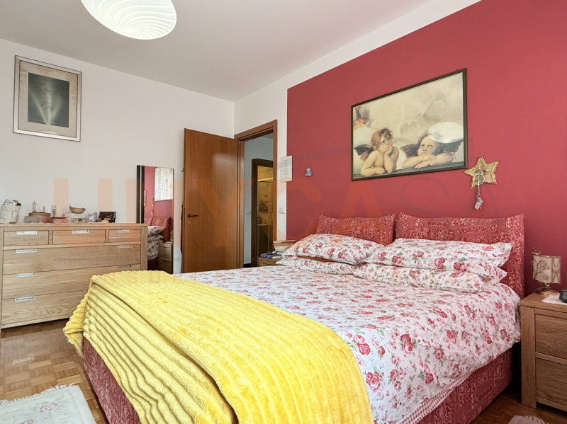 RUBANO: proponiamo in vendita un luminoso appartamento di generose metrature, situato al secondo ...