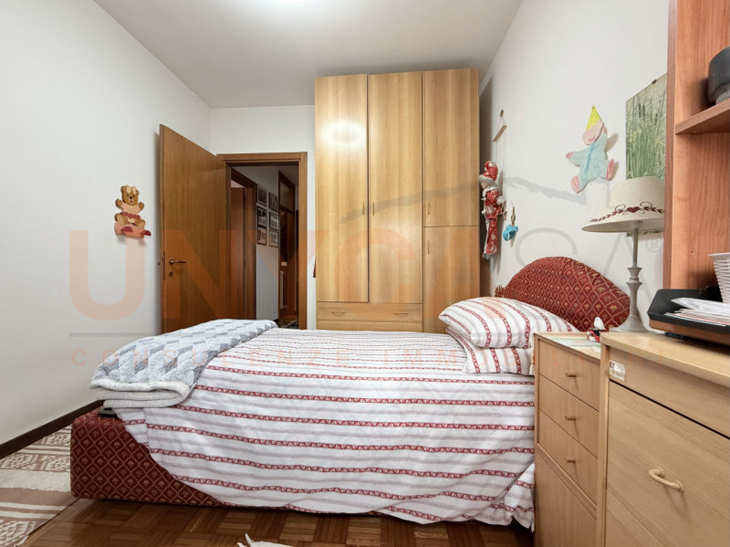 RUBANO: proponiamo in vendita un luminoso appartamento di generose metrature, situato al secondo ...