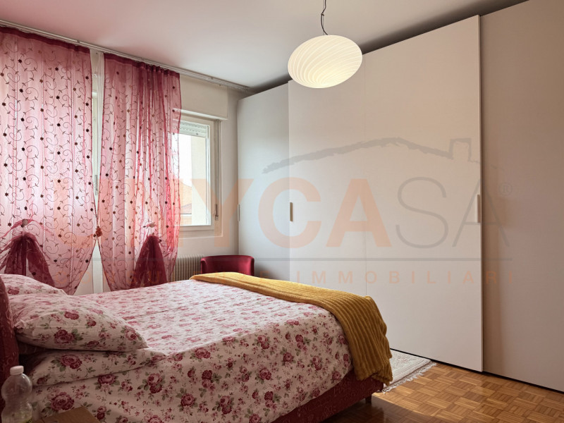 RUBANO: proponiamo in vendita un luminoso appartamento di generose metrature, situato al secondo ...