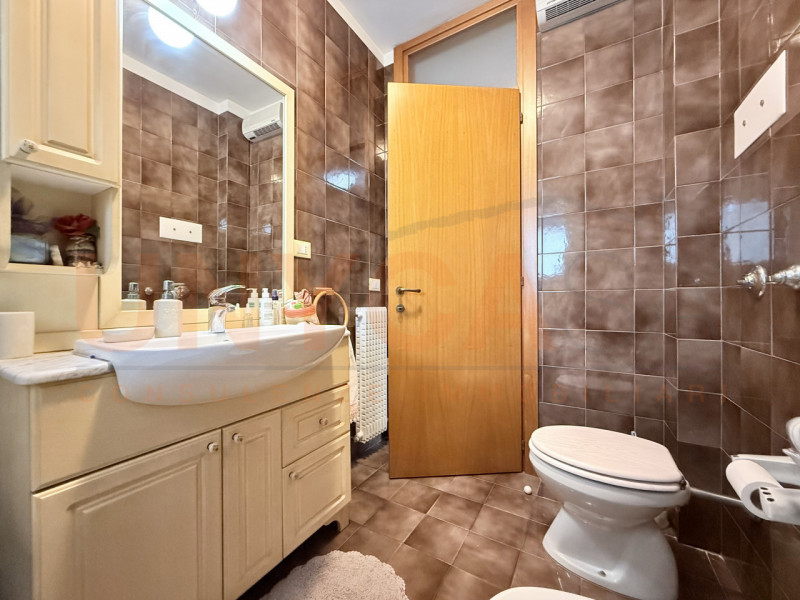 RUBANO: proponiamo in vendita un luminoso appartamento di generose metrature, situato al secondo ...