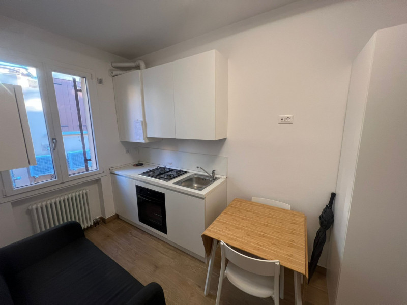 ZONA RIVIERE. GRAZIOSISSIMO MINI APPARTAMENTO COMPLETAMENTE RISTRUTTURATO E ARREDATO A NUOVO. IMP...