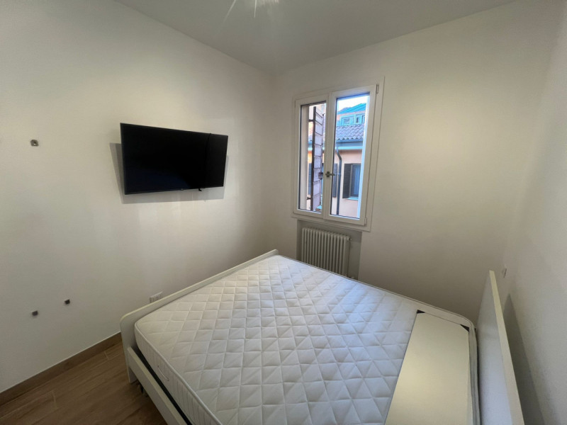 ZONA RIVIERE. GRAZIOSISSIMO MINI APPARTAMENTO COMPLETAMENTE RISTRUTTURATO E ARREDATO A NUOVO. IMP...