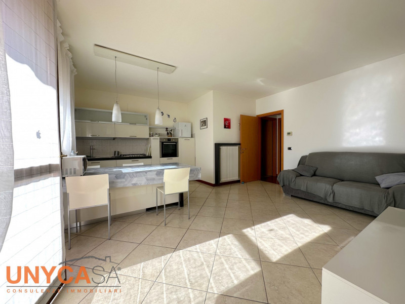 Situato nel cuore di Montegrotto Terme, proponiamo appartamento luminoso bicamere in contesto con...