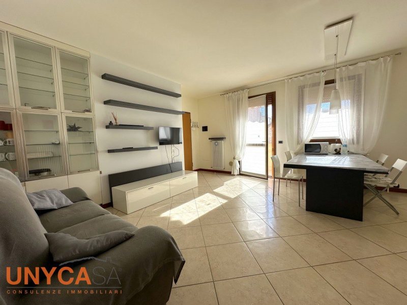 Situato nel cuore di Montegrotto Terme, proponiamo appartamento luminoso bicamere in contesto con...