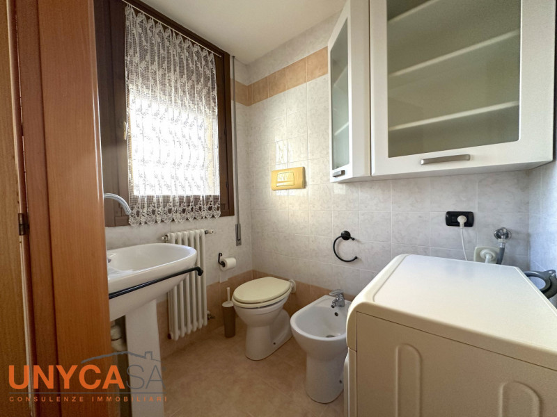 Situato nel cuore di Montegrotto Terme, proponiamo appartamento luminoso bicamere in contesto con...