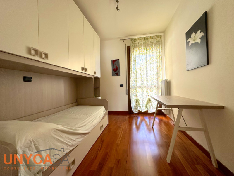 Situato nel cuore di Montegrotto Terme, proponiamo appartamento luminoso bicamere in contesto con...