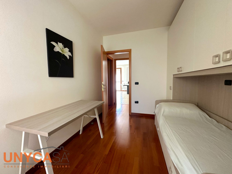 Situato nel cuore di Montegrotto Terme, proponiamo appartamento luminoso bicamere in contesto con...