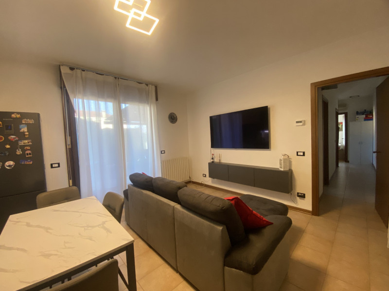 In vendita, nel cuore di Veggiano, proponiamo un affascinante appartamento trilocale al primo pia...