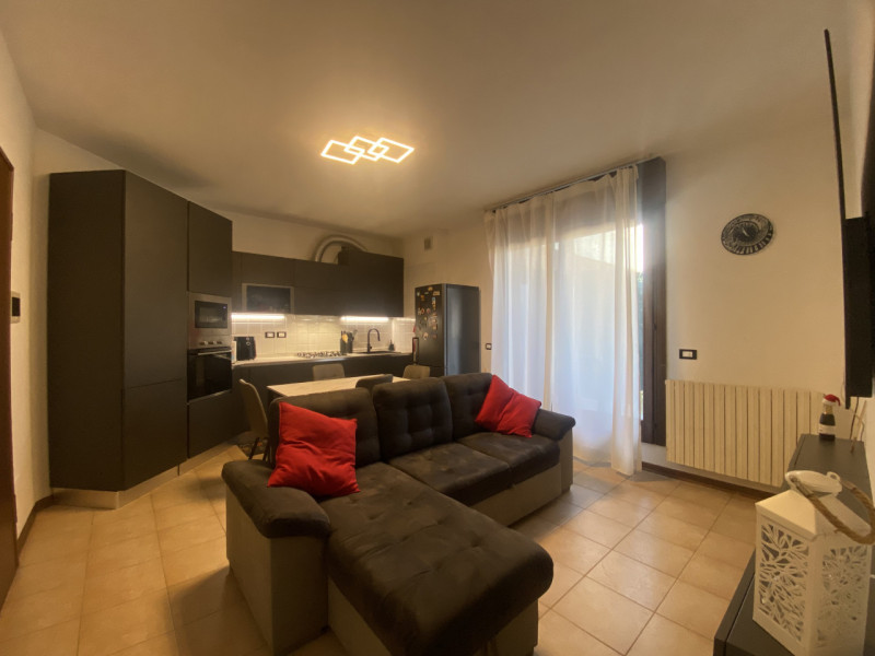 In vendita, nel cuore di Veggiano, proponiamo un affascinante appartamento trilocale al primo pia...