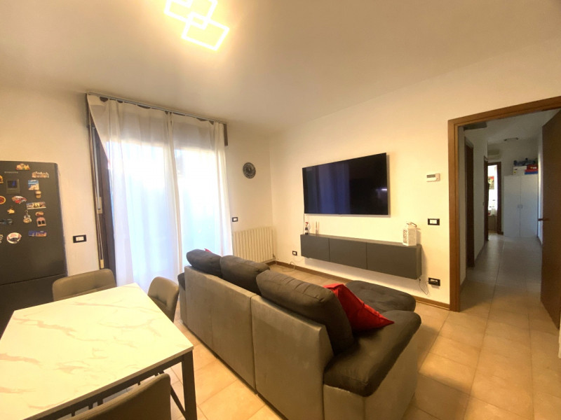 In vendita, nel cuore di Veggiano, proponiamo un affascinante appartamento trilocale arredato al ...