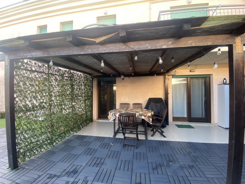 In vendita, nel cuore di Veggiano, proponiamo un affascinante appartamento trilocale al primo pia...