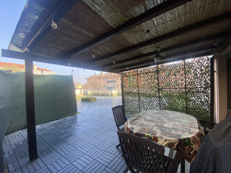 In vendita, nel cuore di Veggiano, proponiamo un affascinante appartamento trilocale al primo pia...