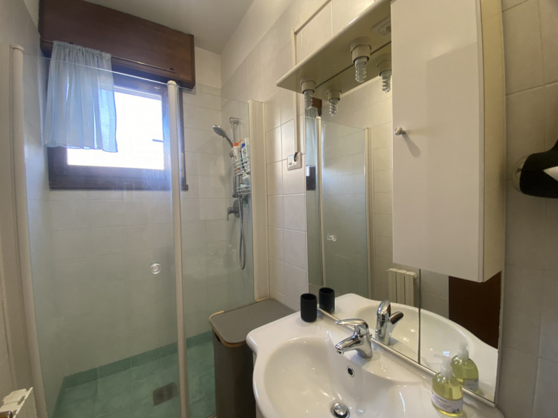 In vendita, nel cuore di Veggiano, proponiamo un affascinante appartamento trilocale al primo pia...