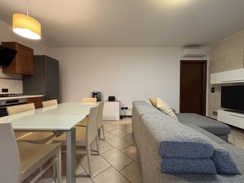 Bicamere con doppio terrazzo ad Altavilla Vicentina

Ti presentiamo un elegante appartamento situ...