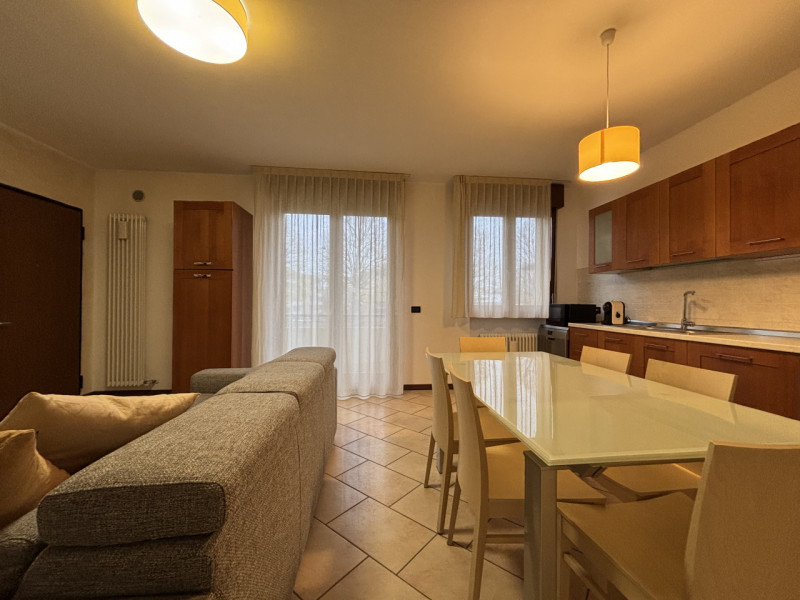 Bicamere con doppio terrazzo ad Altavilla Vicentina

Ti presentiamo un elegante appartamento situ...