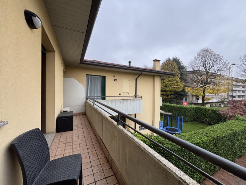 Bicamere con doppio terrazzo ad Altavilla Vicentina

Ti presentiamo un elegante appartamento situ...