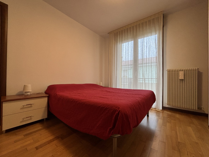 Bicamere con doppio terrazzo ad Altavilla Vicentina

Ti presentiamo un elegante appartamento situ...